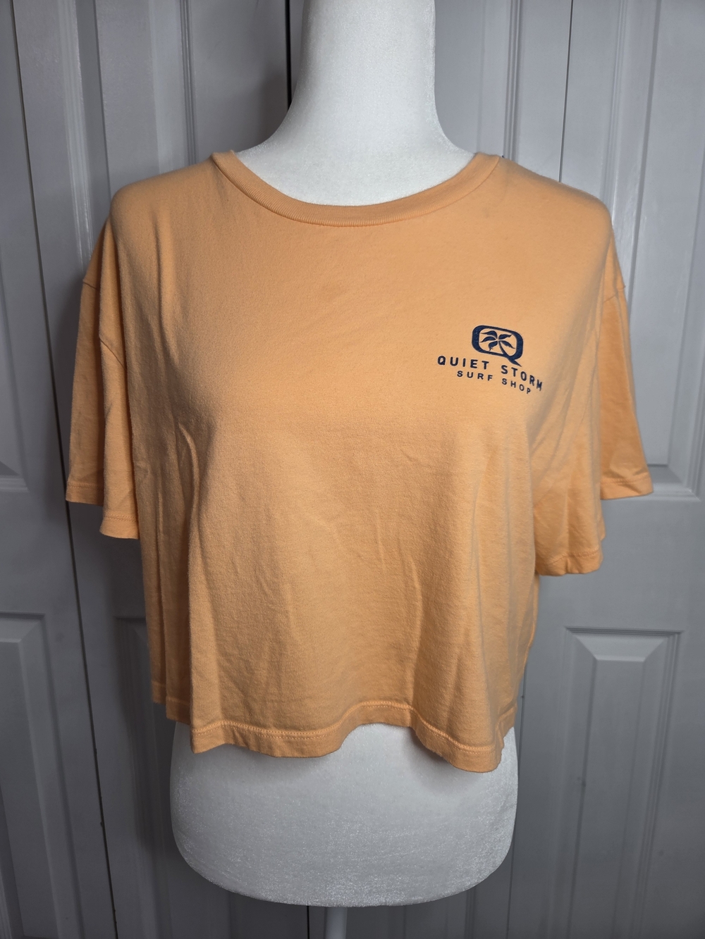 Quiet Storm Peach Orange Cropped Graphic Tee with Surf Shop Logo Size Large